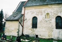 Rančířov, kostel sv. Petra a Pavla, severní strana, románské okno. Autor: P. Hejhal.