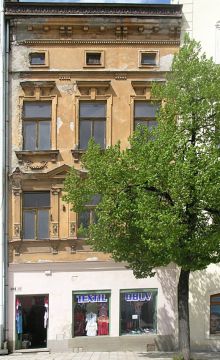 Jihlava, Masarykovo náměstí č. 60. Hlavní vstupní průčelí. Autor: P. Borský, 2005. 